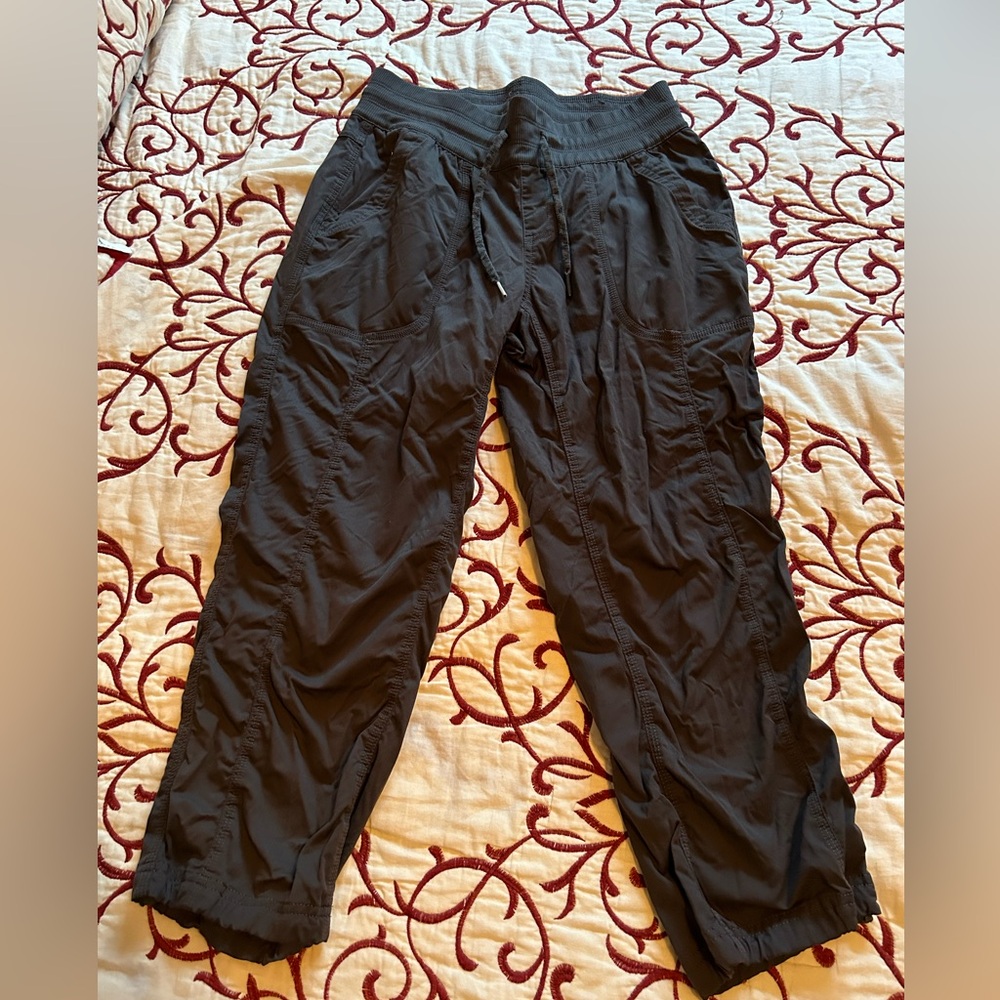 Women’s North Face Capris Size Small